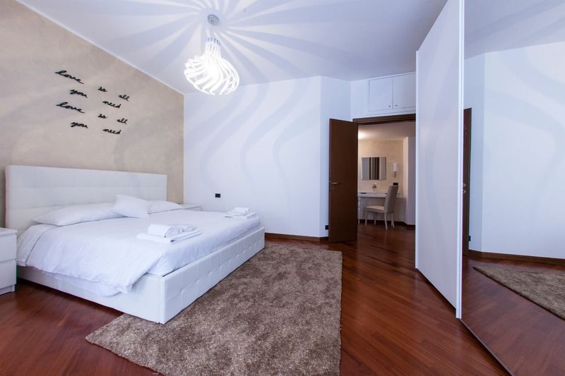Hemeras Boutique Homes - Design Apartments In Milan Center Bagian luar foto